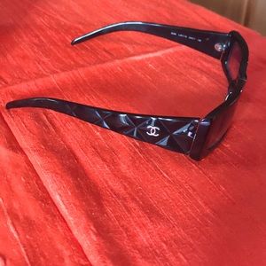 CHANELwith QUILTED sides.